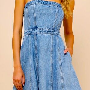 Lulus blue jean dress brand new never worn!! Runs small no stretch